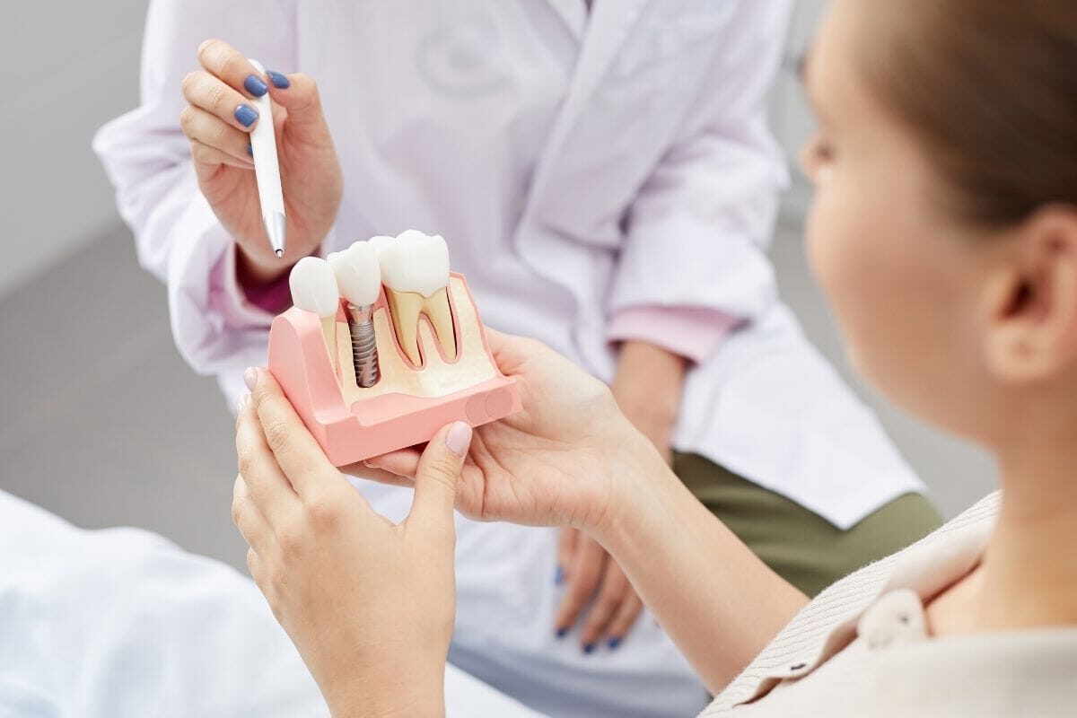 bone-loss-after-dental-implant 植牙後骨質流失怎麼辦?解析補骨術的重要性
